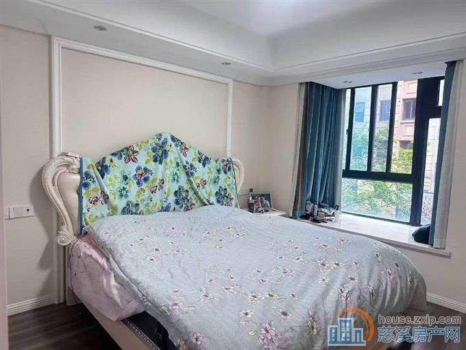 金色港湾总高6层电梯纯洋房 送车位