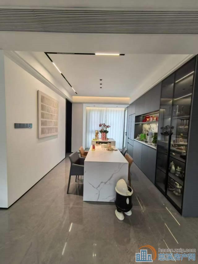 水映天成豪装162平车位一间