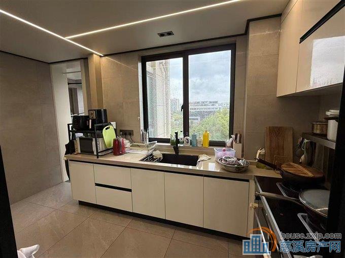 出售江南大院精装修满2年楼层好