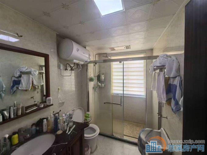 万江华庭多层4楼160平+（车库出租中）