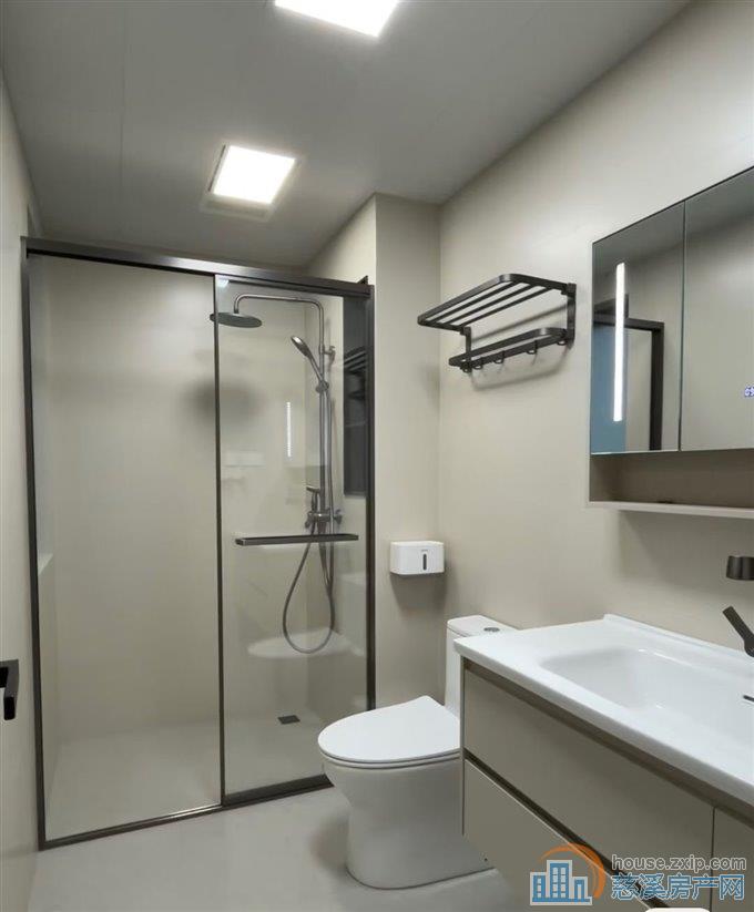 金山西区位置佳产证55平豪装85.8万