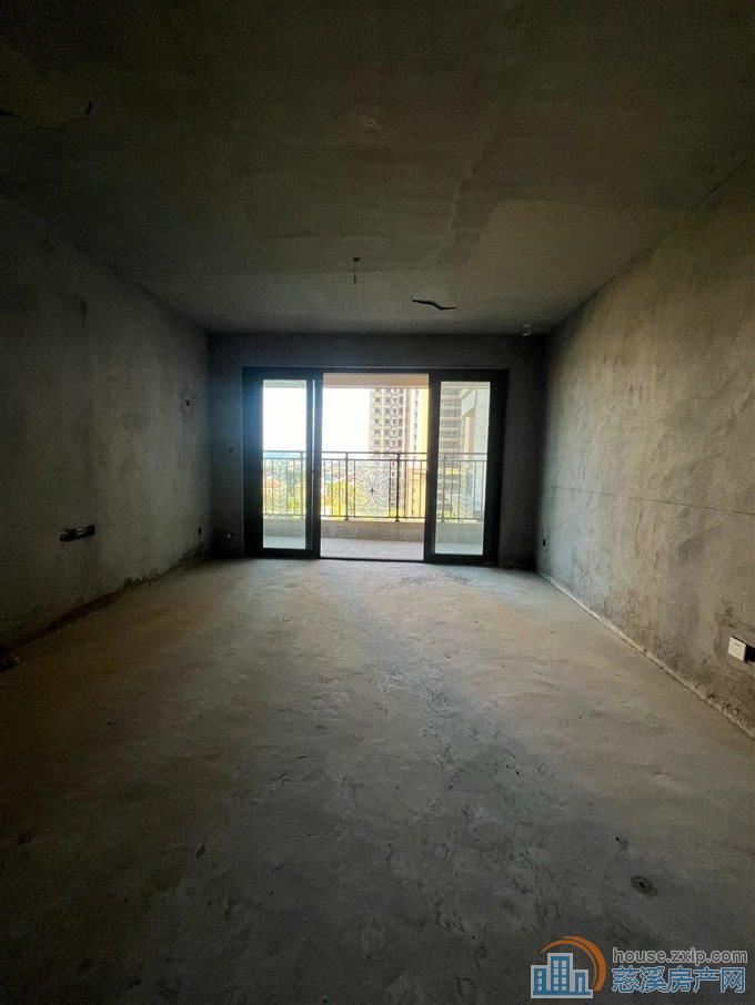 恒大河悦府毛坯136平方85万 前后湖景