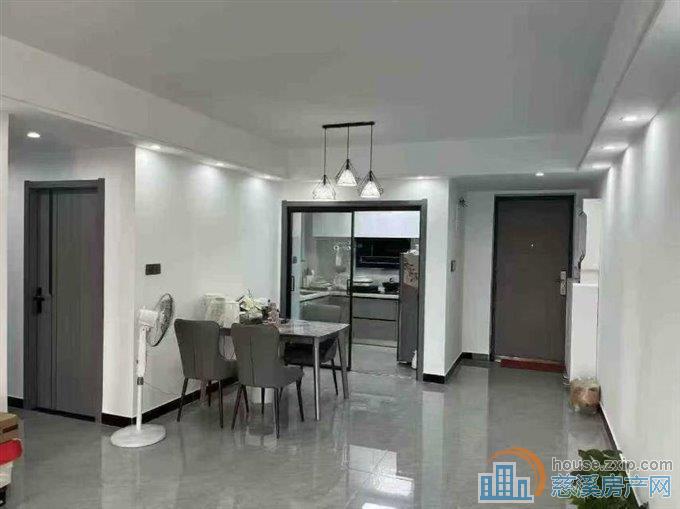 融创江滨江岸臻园高层143平150.8万