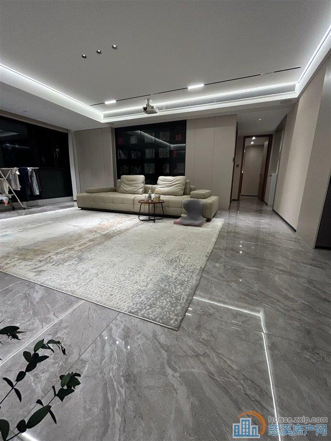 青樾府 豪华装修 带车位168平238万