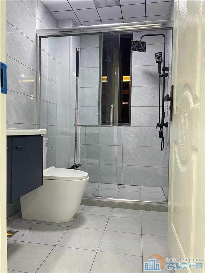 佳洲锦苑137平精装四室有车位3000元