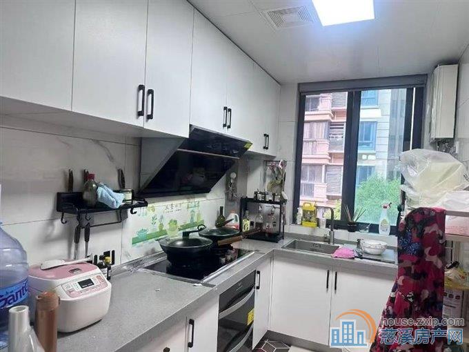 金色港湾6层电梯洋房中层114平精装车位