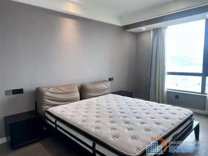 复地二期御溪雅苑三开间朝南 128万