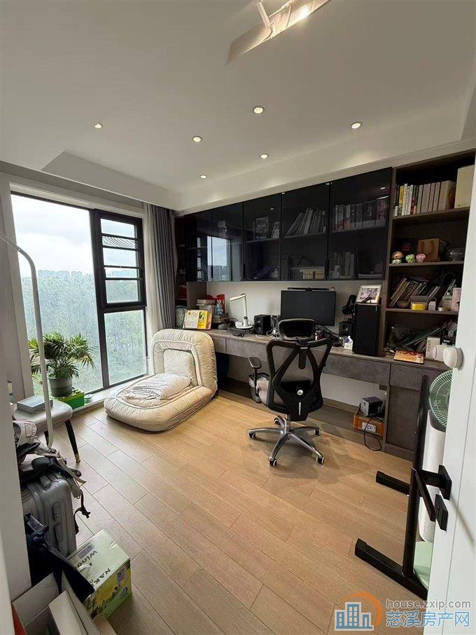 出售江南大院精装修满2年楼层好