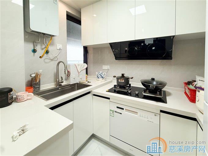 红星天铂佳苑93平99.8万送车位