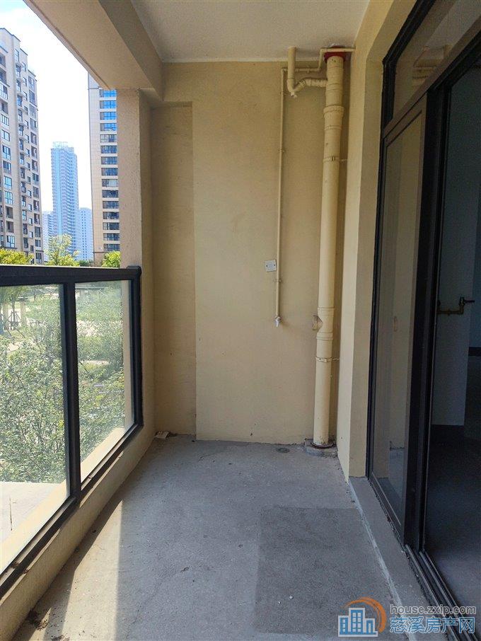 观湖佳苑 明月湖板块 全新毛坯送车位