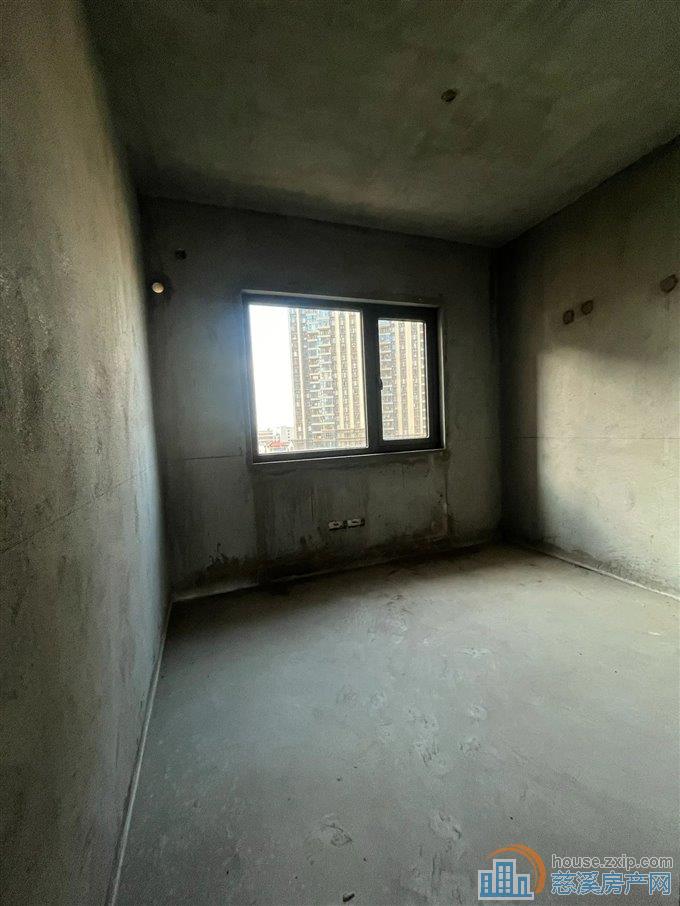 恒大河悦府毛坯136平方85万 前后湖景