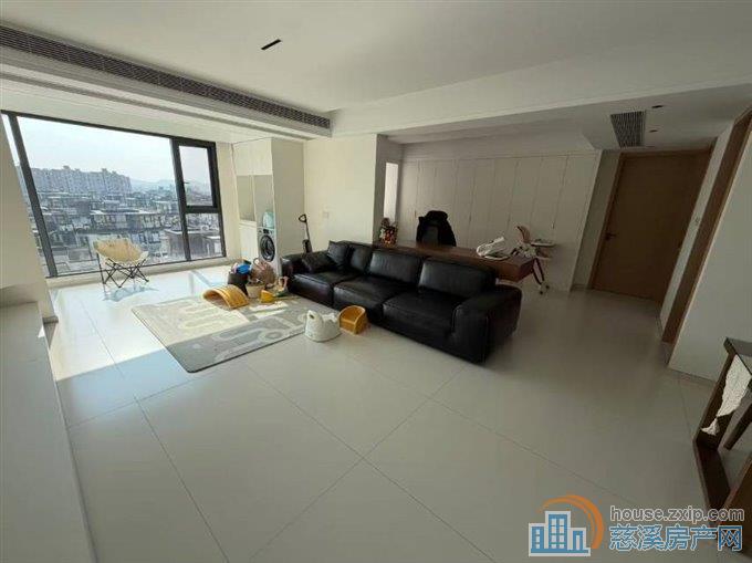 珑玥府143平自住精装修298万车位