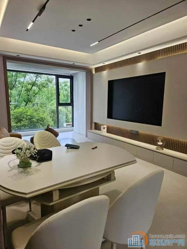 蔚蓝云图精装85平方