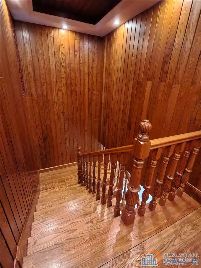 金色港湾 精装复式 带花园 买一层送一层