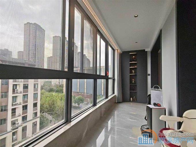 保利俯院江南洋房顶复175平365万