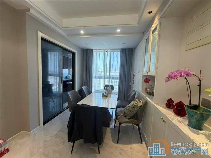 复地二期 三间朝南 全新精装 有车位