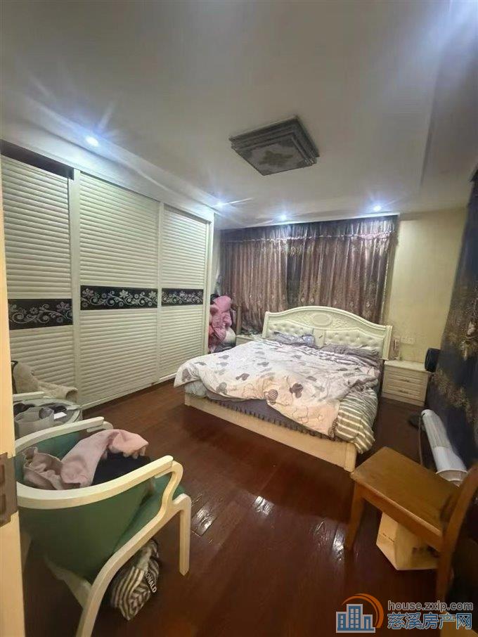 特价出售界牌新村带车位杂物间满2年