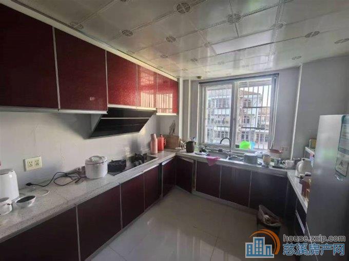 万江华庭多层4楼160平+（车库出租中）