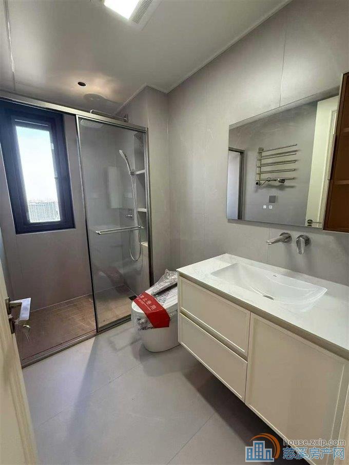 出售湖樾云著豪华精装未入住装修花了60个