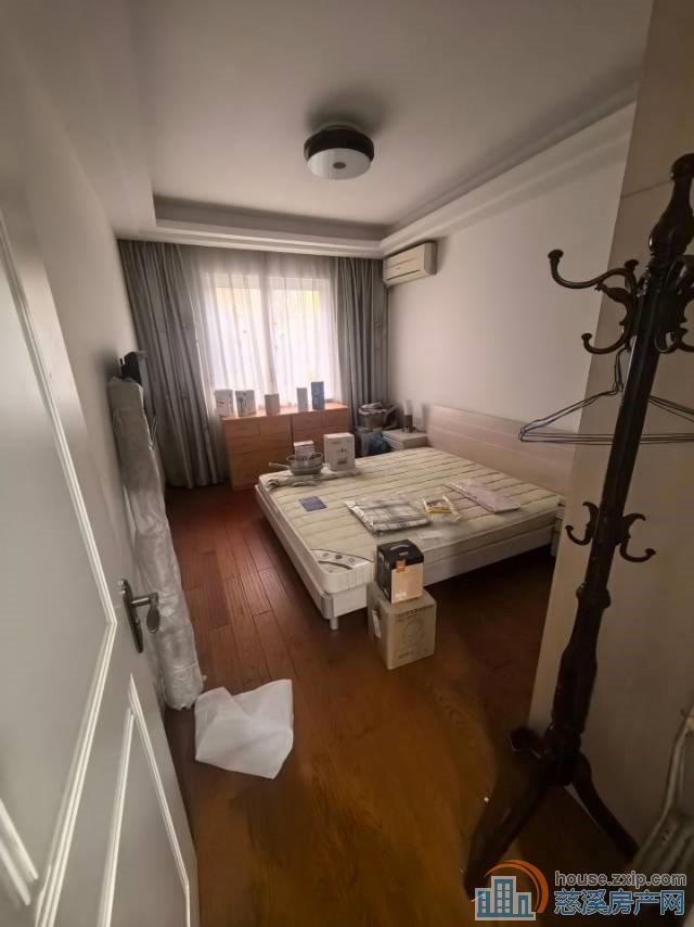 东兴苑二期一楼133平老精装车位储藏间