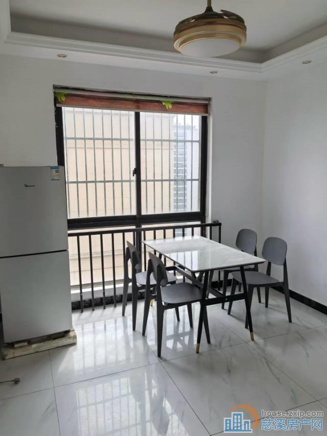 裕嘉小区 三室 2300元