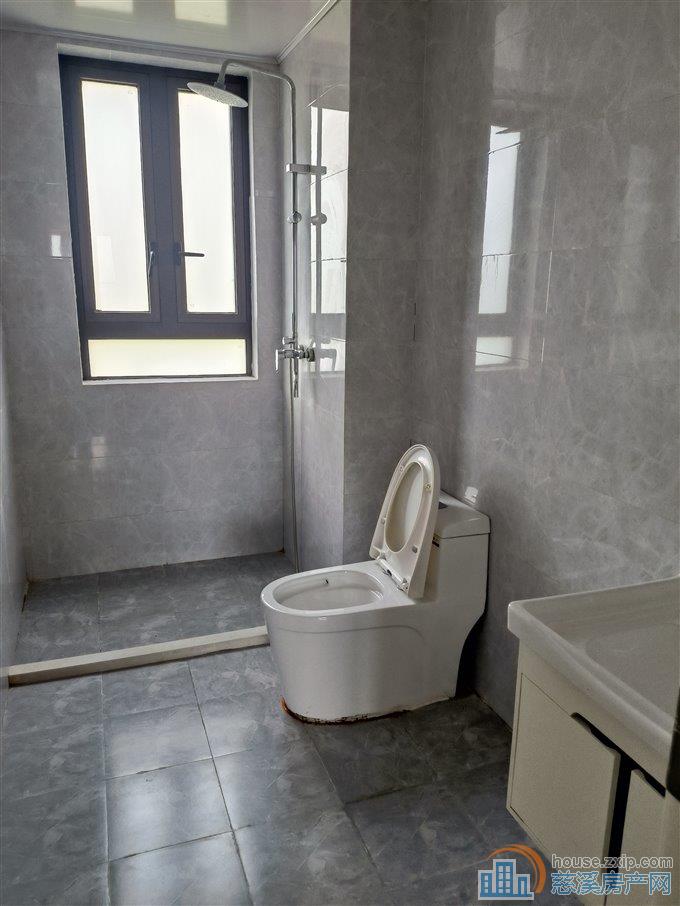 天誉华府143平精装四室包物业有车位