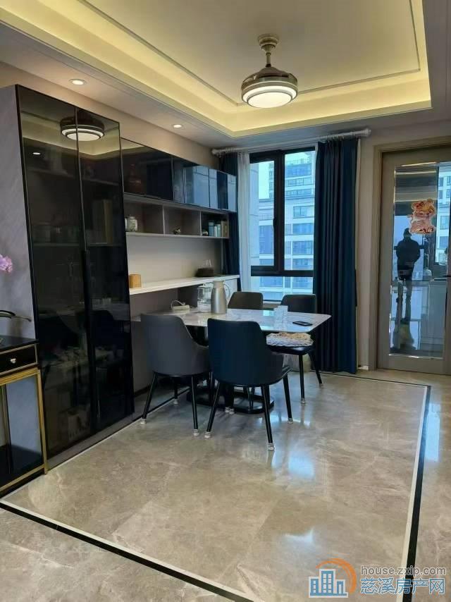 中海湖心半岛精装湖景房好楼层四室两卫