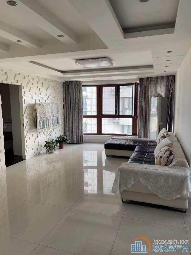 和润公寓133平精装中间楼层145万