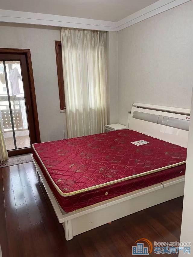 和润公寓133平精装中间楼层145万