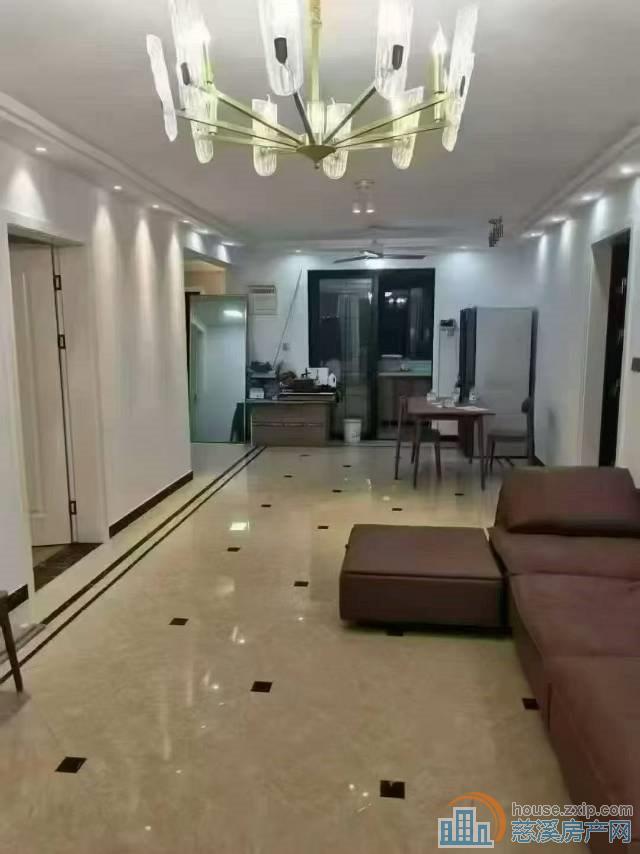 特价复地二期中层128平全新精装未入住