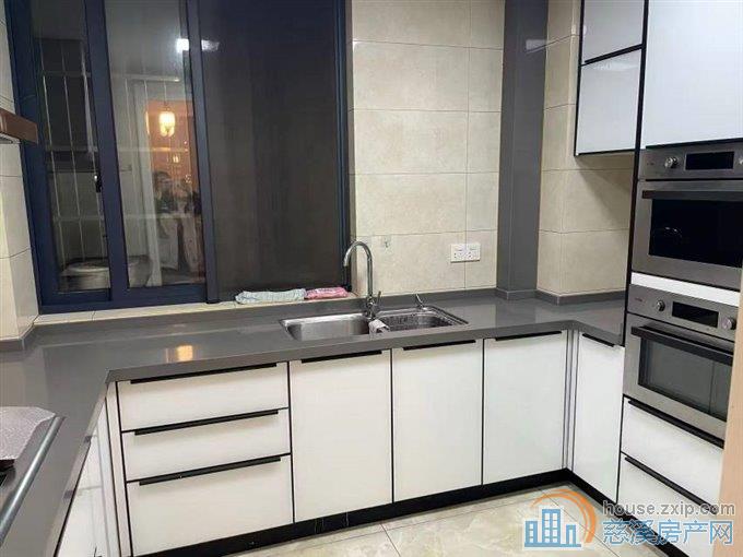 新潮塘南苑精装中上层送车位储藏室满2年