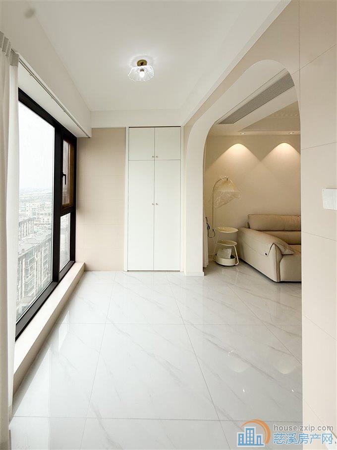 红星天铂佳苑93平99.8万送车位