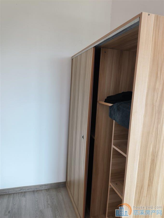 天誉华府143平精装四室包物业有车位