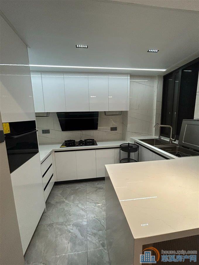 青樾府 豪华装修 带车位168平238万