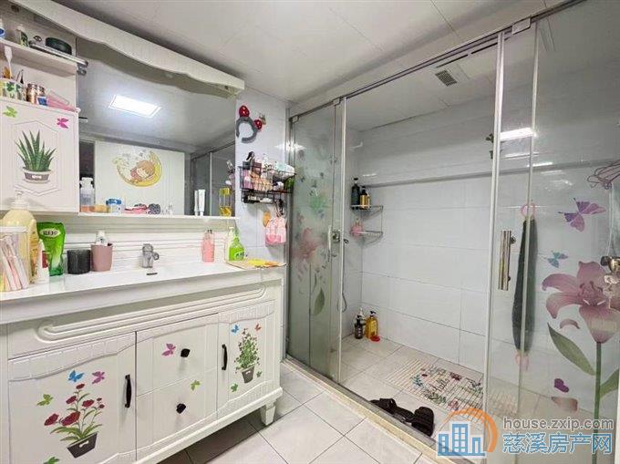 一品空间，朝北，精装修上下复式