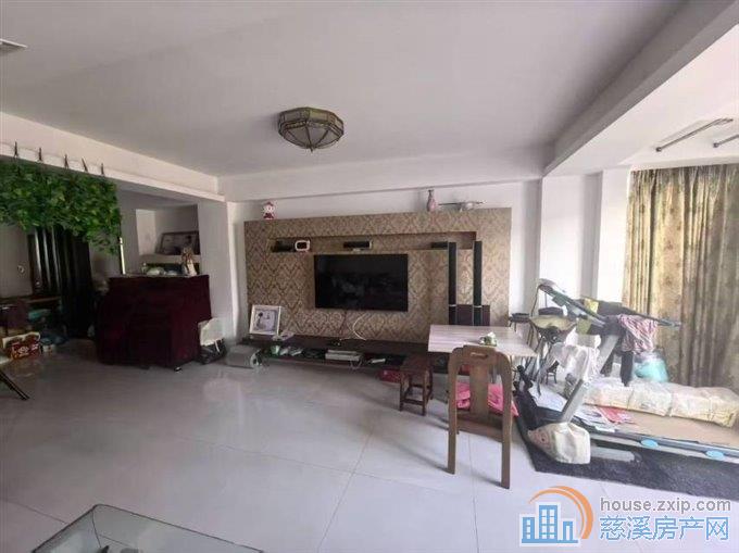 万江华庭多层4楼160平+（车库出租中）