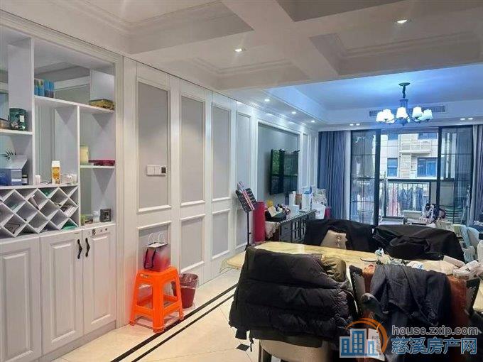 金色港湾6层电梯洋房中层114平精装车位