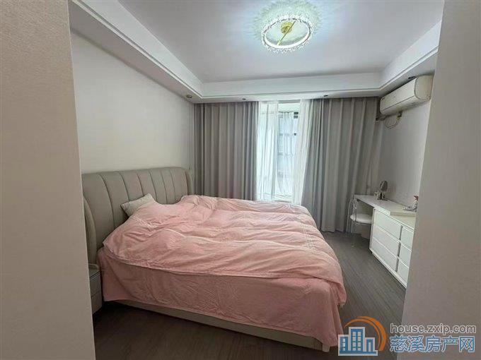 复地二期 三间朝南 全新精装 有车位