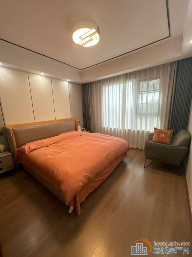 保利俯院江南中高层125平精装满2年