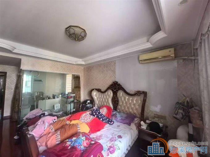 万江华庭多层4楼160平+（车库出租中）