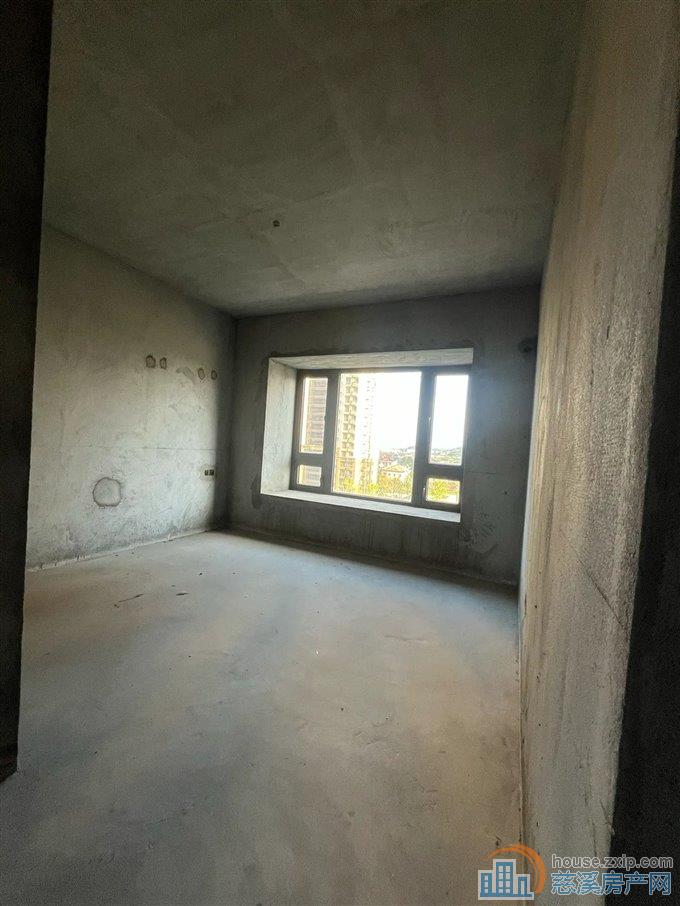 恒大河悦府毛坯136平方85万 前后湖景