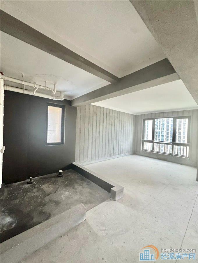 江滨之城 毛坯 142平方159万带车位