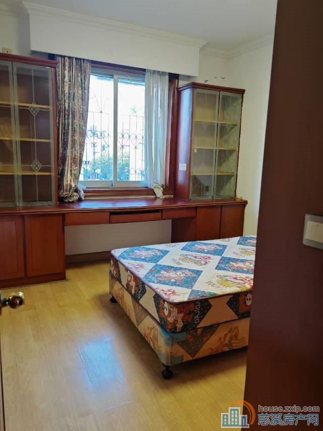 吉祥新村三区4楼138平老装95.8万