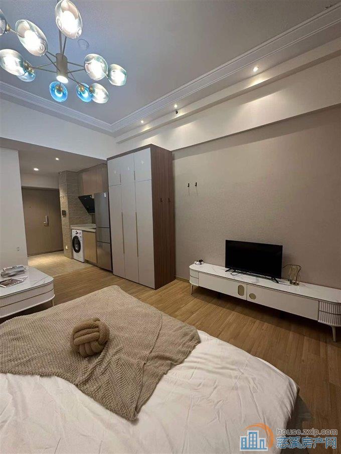 海铂中心湖景房 