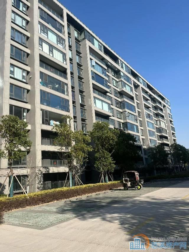 卓越湖樾云著电梯洋房143.2平280万