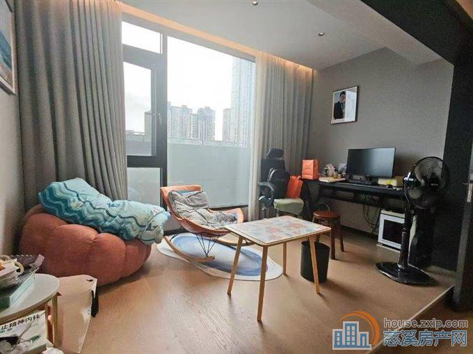 保利俯院江南洋房顶复175平365万