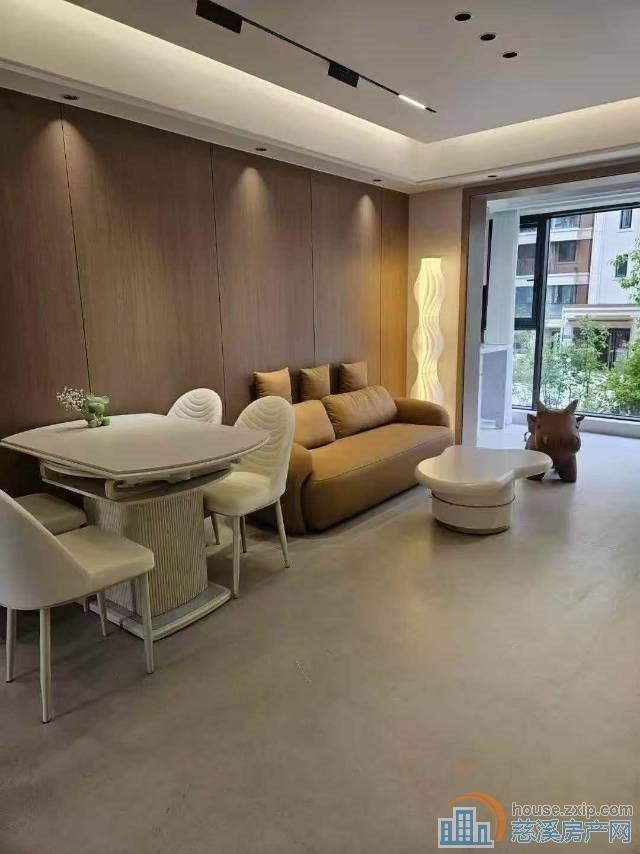 蔚蓝云图精装85平方