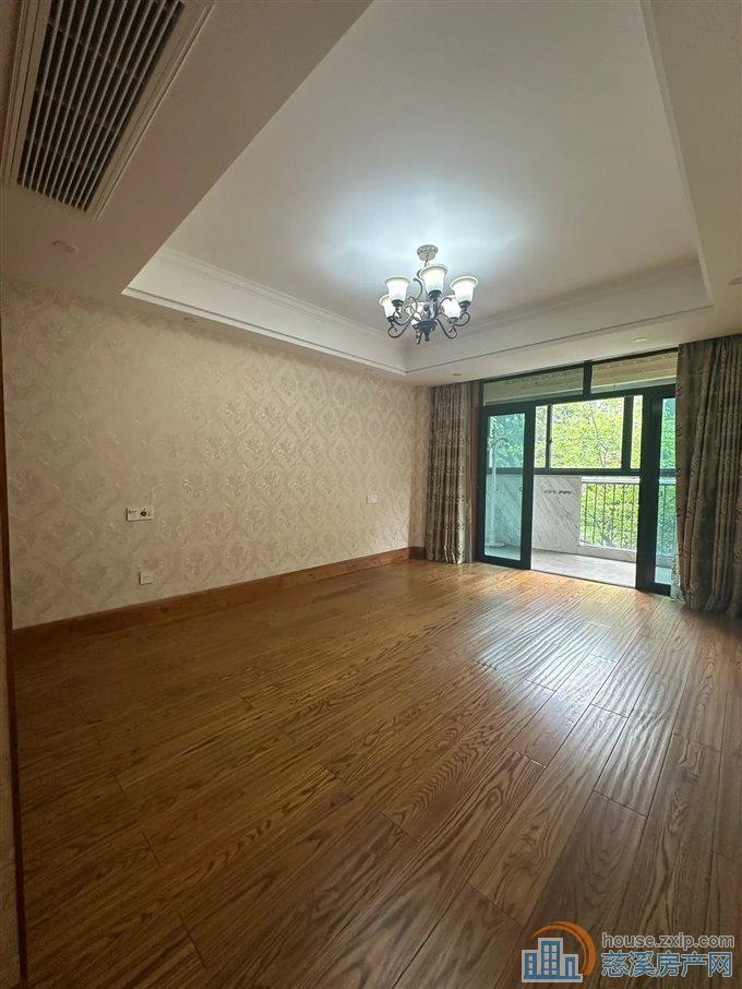 金色港湾 精装复式 带花园 买一层送一层