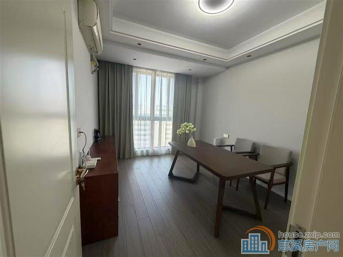 复地二期 三间朝南 全新精装 有车位