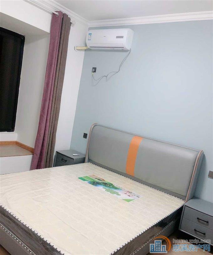 佳洲锦苑137平精装四室有车位3000元